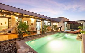 private Pool, walk to malecón, 2 BR estilo hacienda